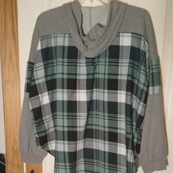 Live Well Ladies Gray and Plaid V-Neck Hoodie With High/Low Hemline Size XL - Picture 5 of 5